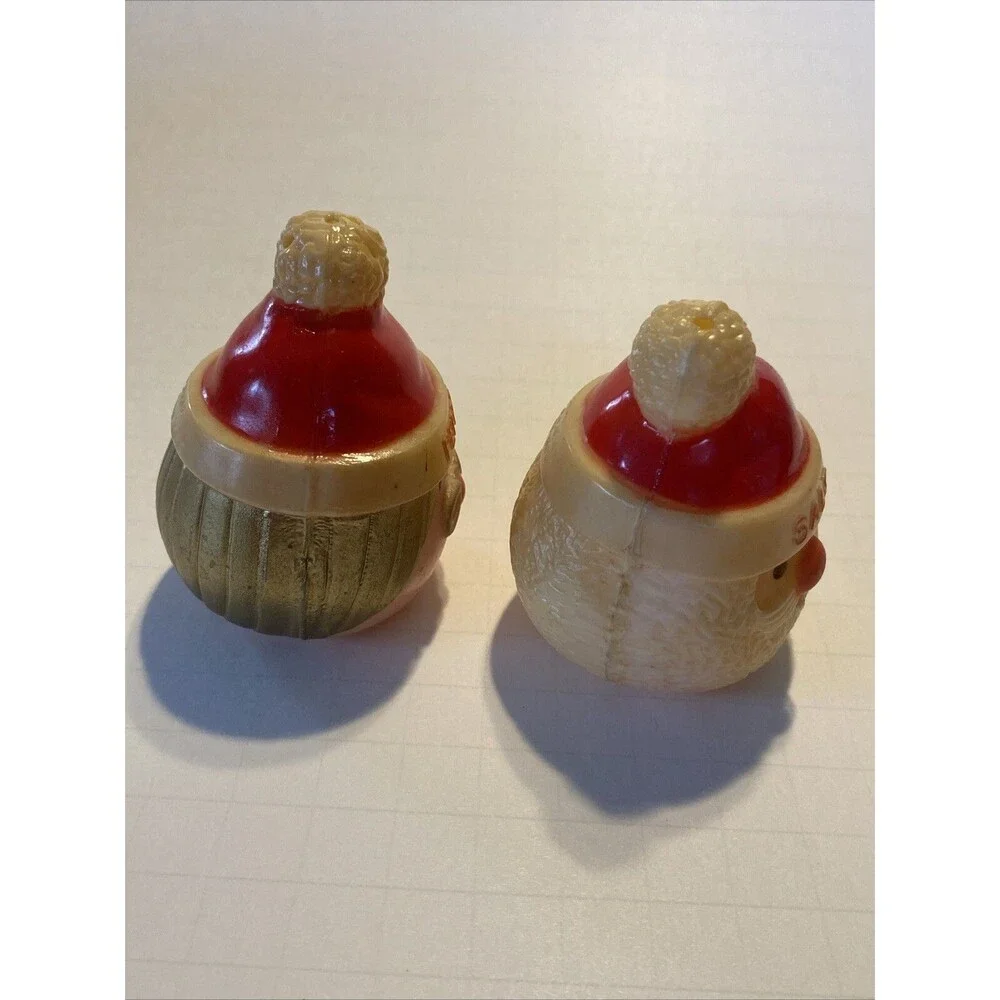 Vintage Plastic Christmas Mrs Claus & Santa Head Face Salt Pepper Shaker Set